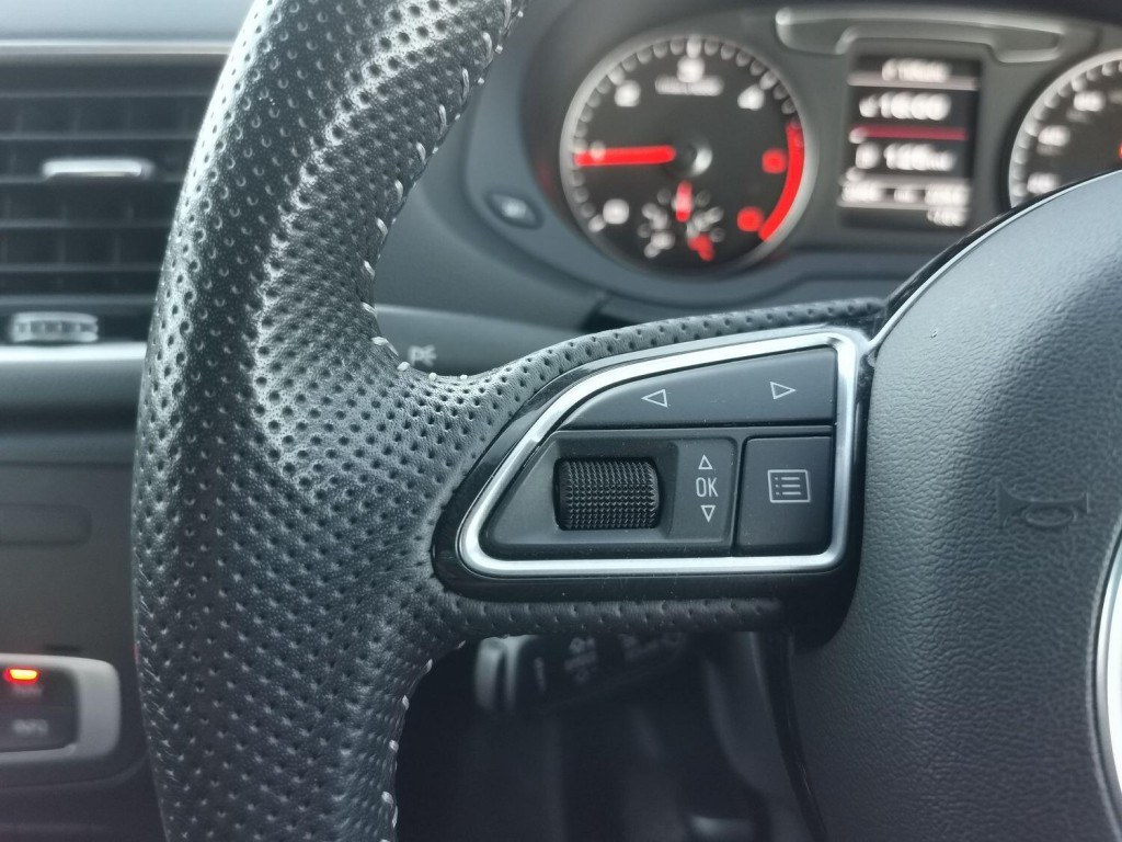 AUDI Q3 2.0 TDI S line Edition  2018