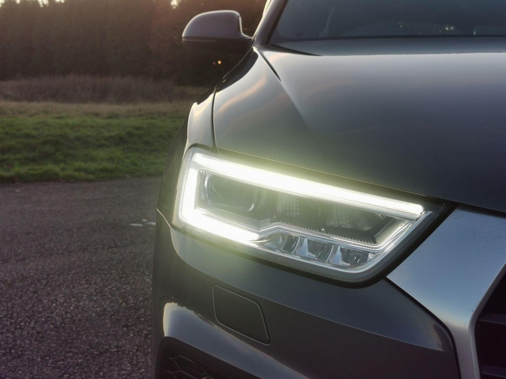 AUDI Q3 2.0 TDI S line Edition  2018