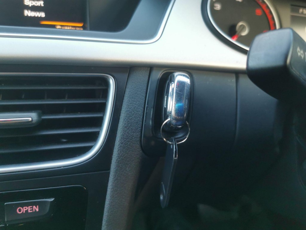 AUDI A4 AVANT 2.0 TDI S line  2015