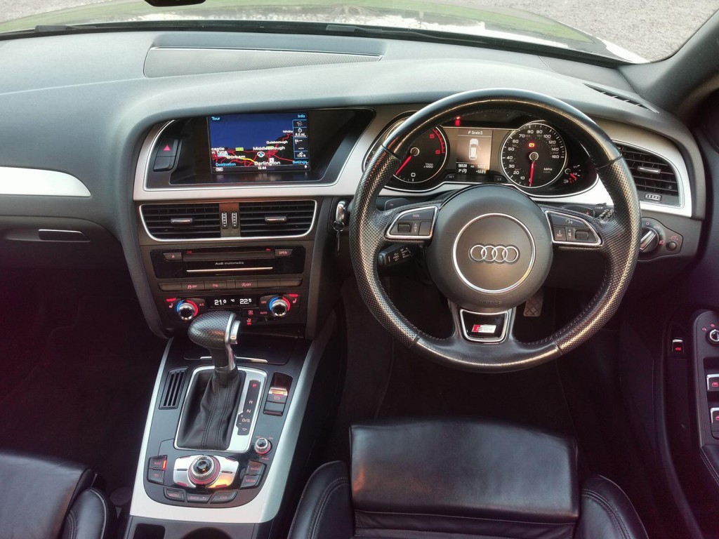 AUDI A4 AVANT 2.0 TDI S line  2015