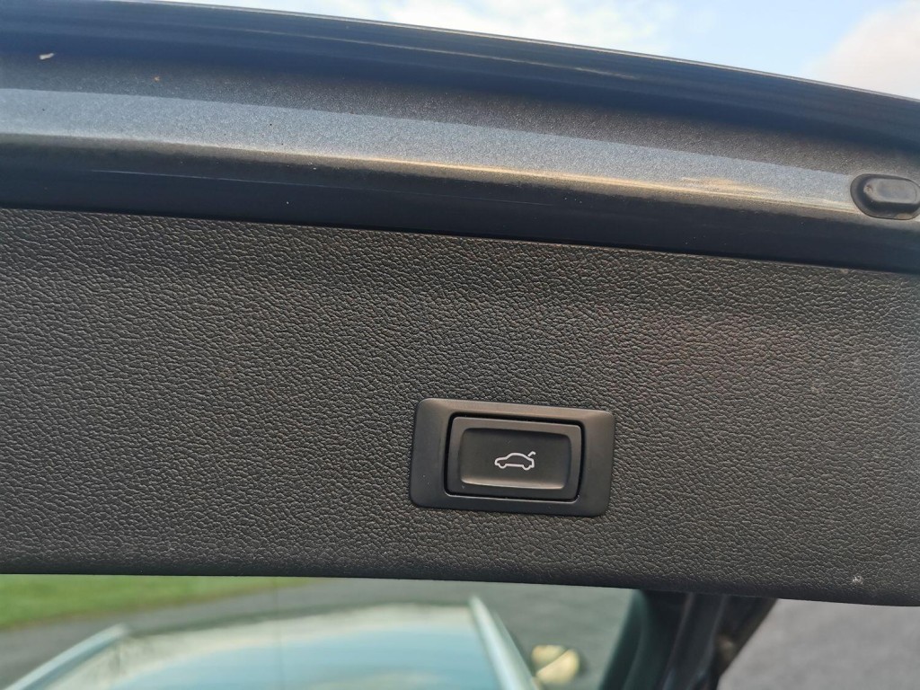 AUDI A4 AVANT 2.0 TDI S line  2015