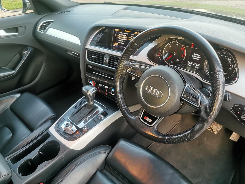 AUDI A4 AVANT 2.0 TDI S line  2015