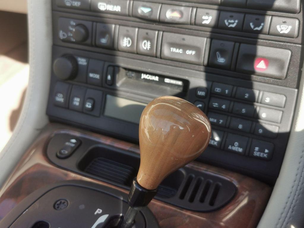 JAGUAR XKR 4.0 V8 Supercharged Convertible 2dr Auto 2001