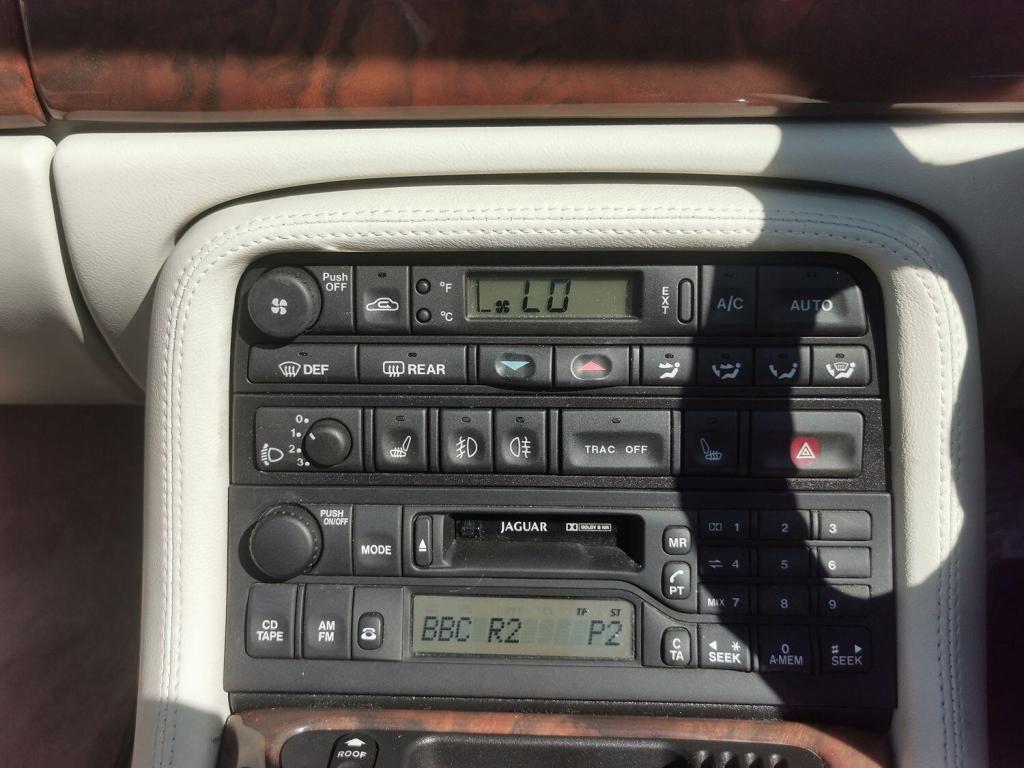 JAGUAR XKR 4.0 V8 Supercharged Convertible 2dr Auto 2001