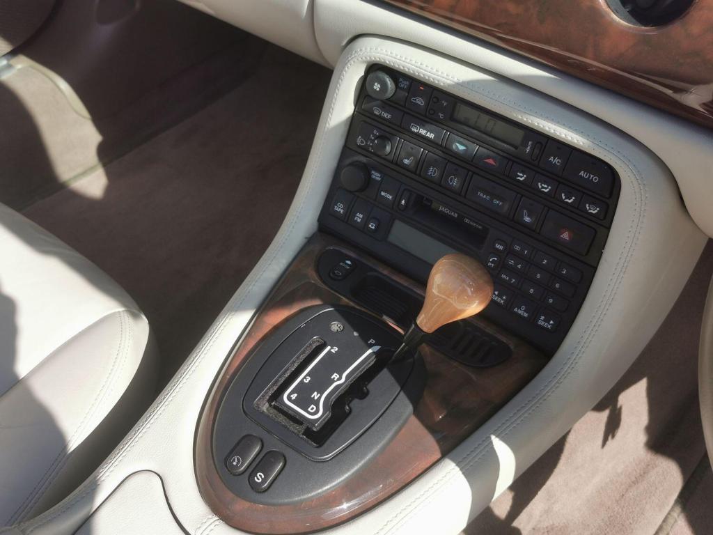 JAGUAR XKR 4.0 V8 Supercharged Convertible 2dr Auto 2001