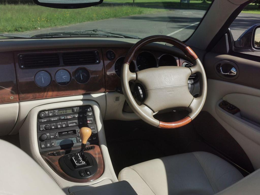 JAGUAR XKR 4.0 V8 Supercharged Convertible 2dr Auto 2001