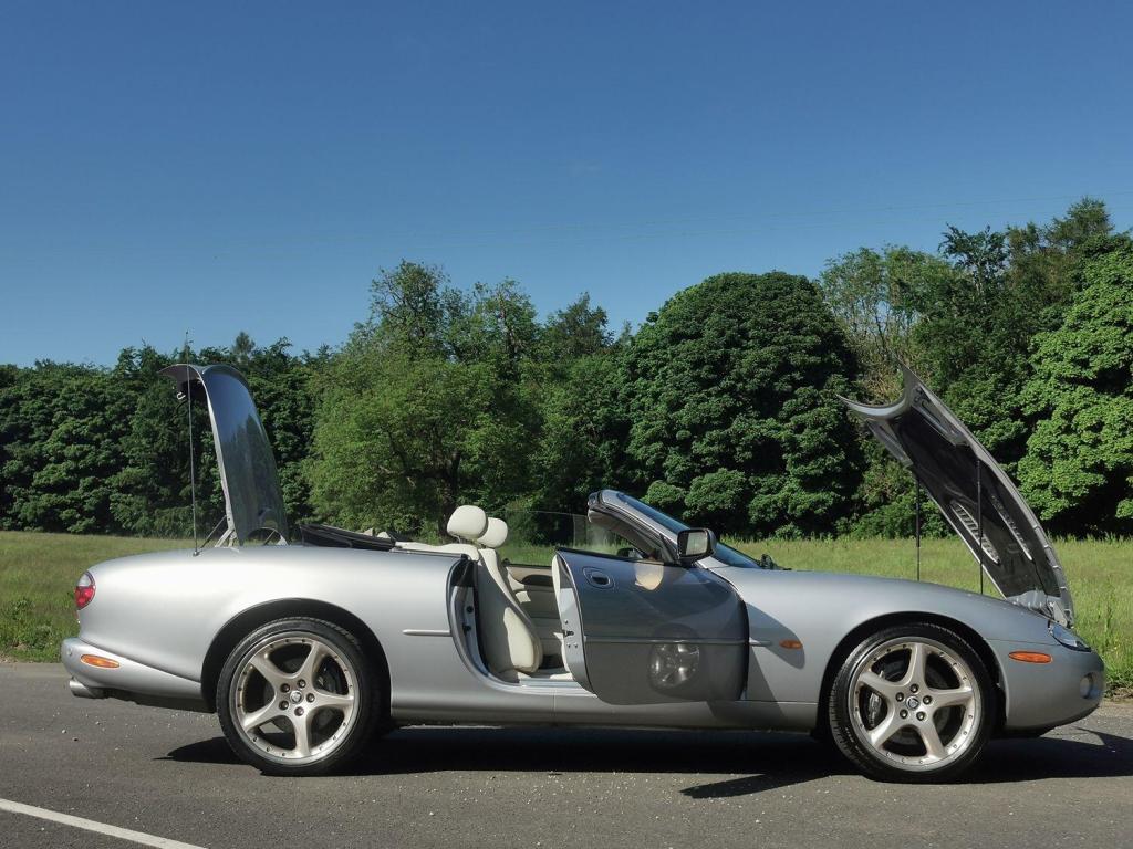 JAGUAR XKR 4.0 V8 Supercharged Convertible 2dr Auto 2001