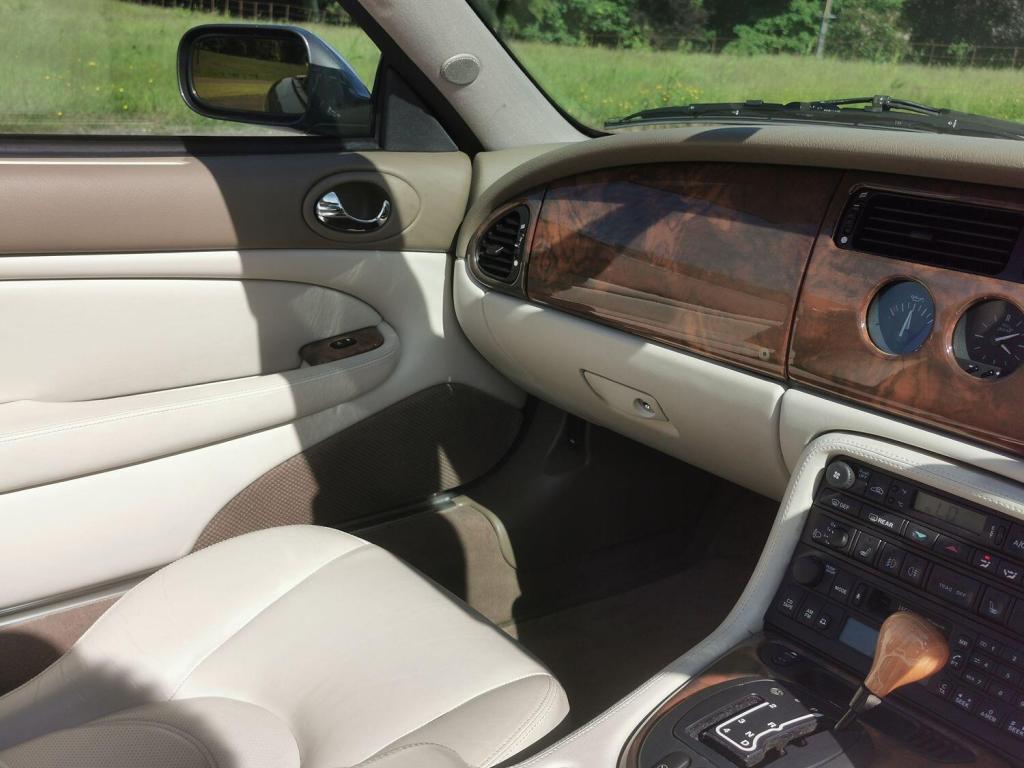 JAGUAR XKR 4.0 V8 Supercharged Convertible 2dr Auto 2001