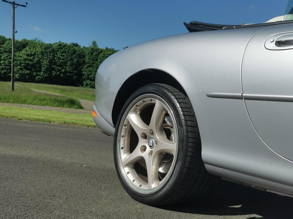 JAGUAR XKR 4.0 V8 Supercharged Convertible 2dr Auto 2001