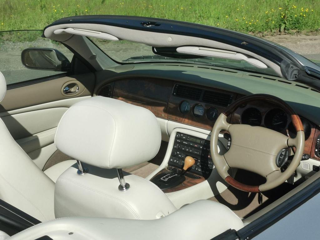 JAGUAR XKR 4.0 V8 Supercharged Convertible 2dr Auto 2001