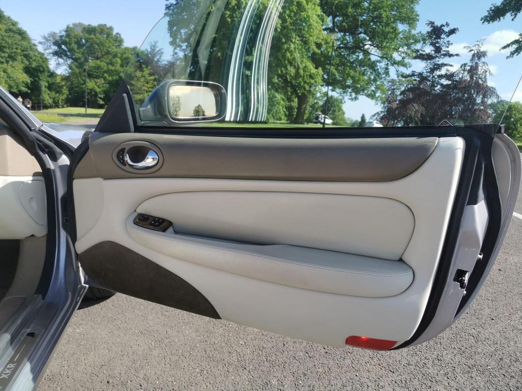 JAGUAR XKR 4.0 V8 Supercharged Convertible 2dr Auto 2001