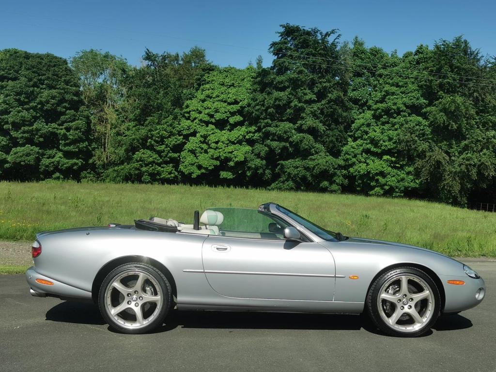 JAGUAR XKR 4.0 V8 Supercharged Convertible 2dr Auto 2001
