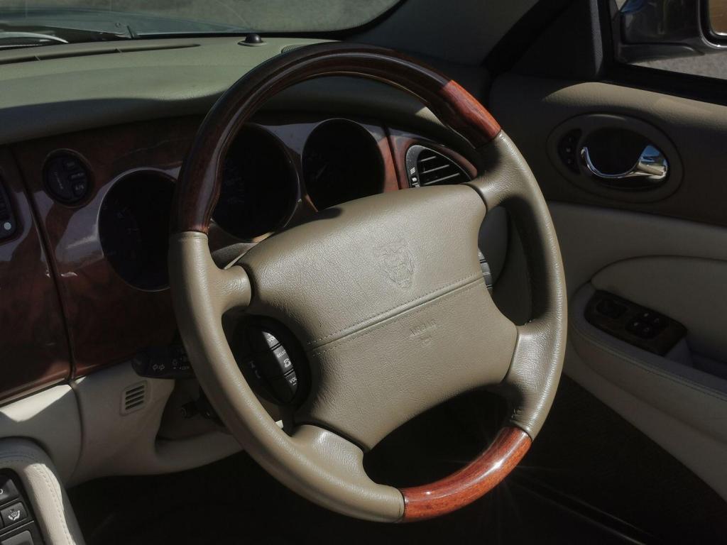 JAGUAR XKR 4.0 V8 Supercharged Convertible 2dr Auto 2001