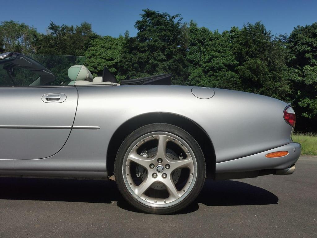 JAGUAR XKR 4.0 V8 Supercharged Convertible 2dr Auto 2001