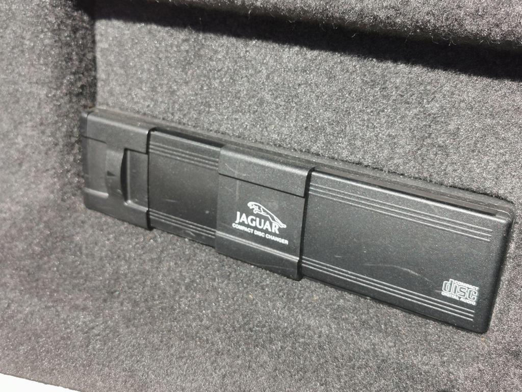 JAGUAR XKR 4.0 V8 Supercharged Convertible 2dr Auto 2001