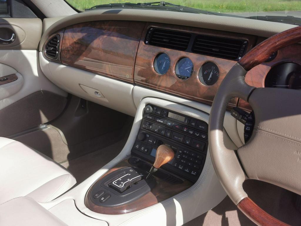 JAGUAR XKR 4.0 V8 Supercharged Convertible 2dr Auto 2001