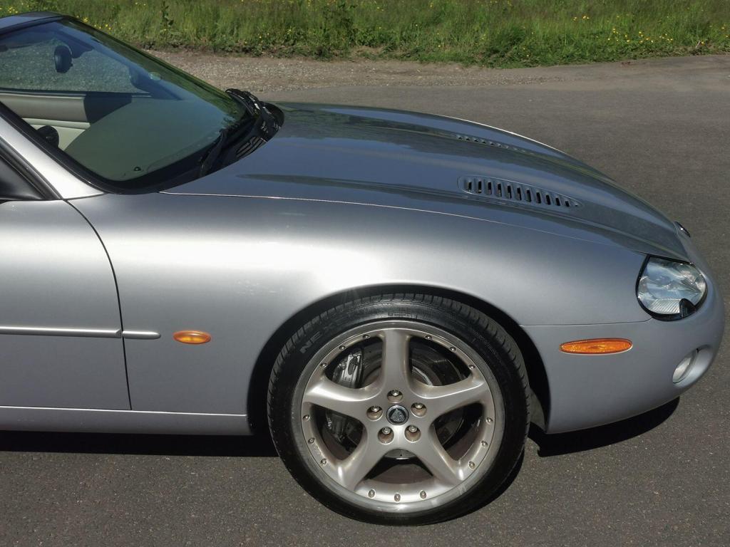 JAGUAR XKR 4.0 V8 Supercharged Convertible 2dr Auto 2001