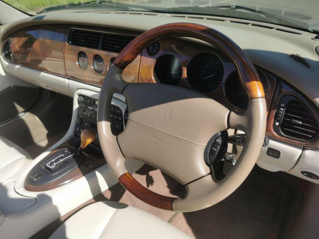 JAGUAR XKR 4.0 V8 Supercharged Convertible 2dr Auto 2001