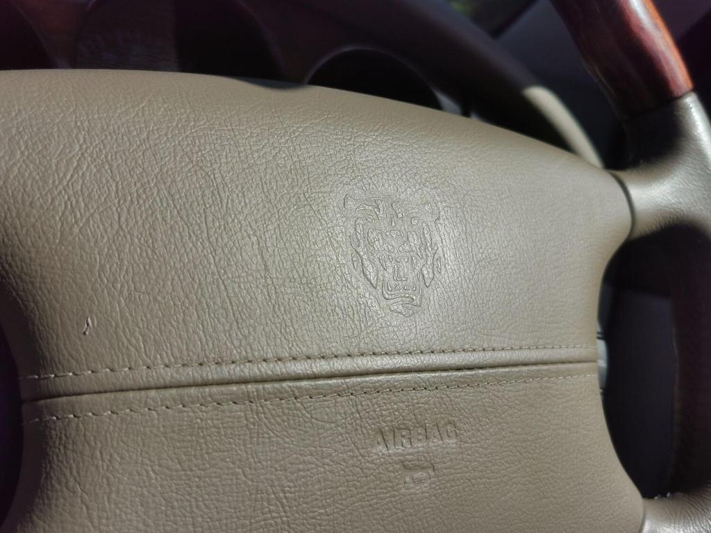 JAGUAR XKR 4.0 V8 Supercharged Convertible 2dr Auto 2001