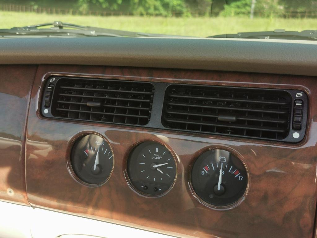 JAGUAR XKR 4.0 V8 Supercharged Convertible 2dr Auto 2001