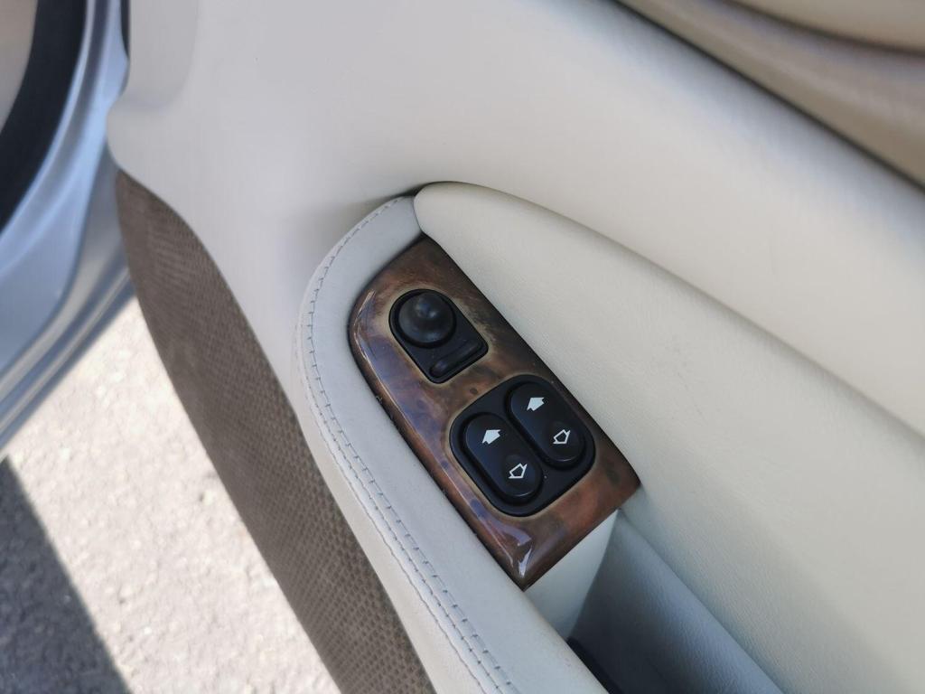 JAGUAR XKR 4.0 V8 Supercharged Convertible 2dr Auto 2001