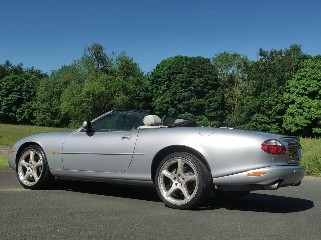 JAGUAR XKR 4.0 V8 Supercharged Convertible 2dr Auto 2001