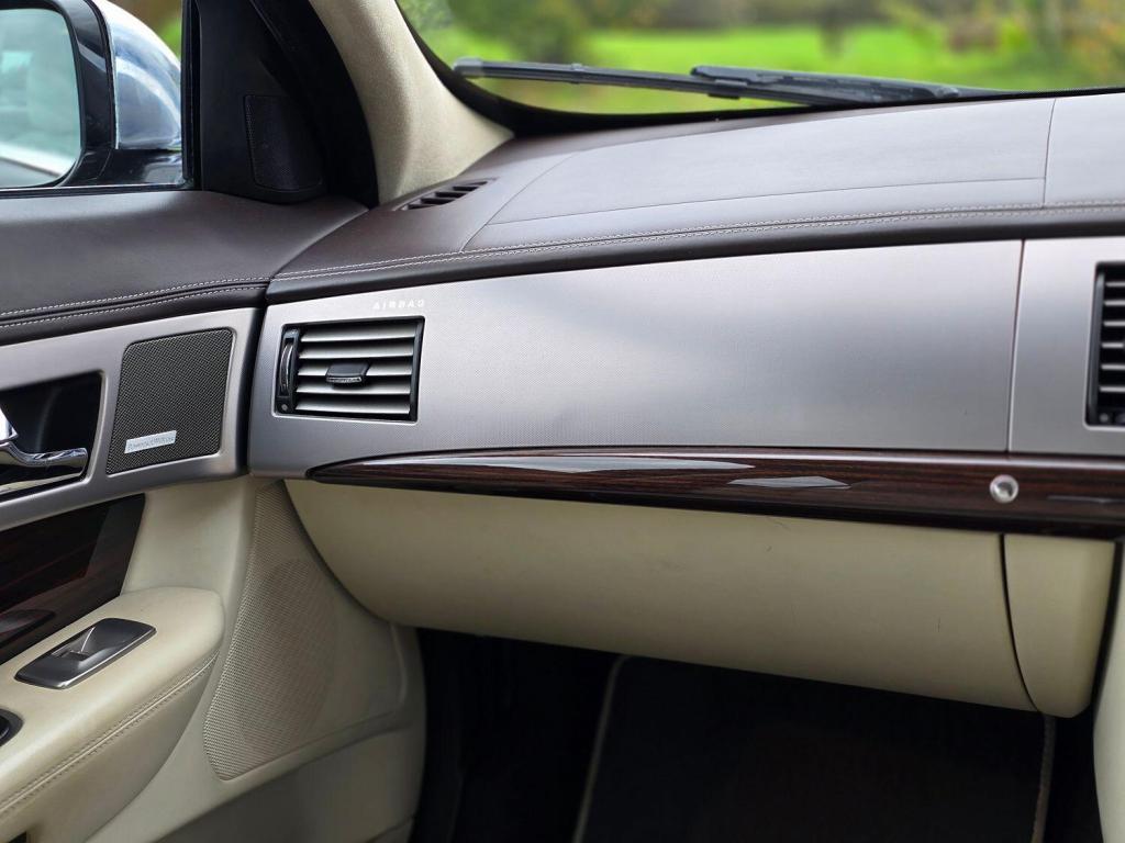 JAGUAR XF 3.0 d V6 Portfolio 2011