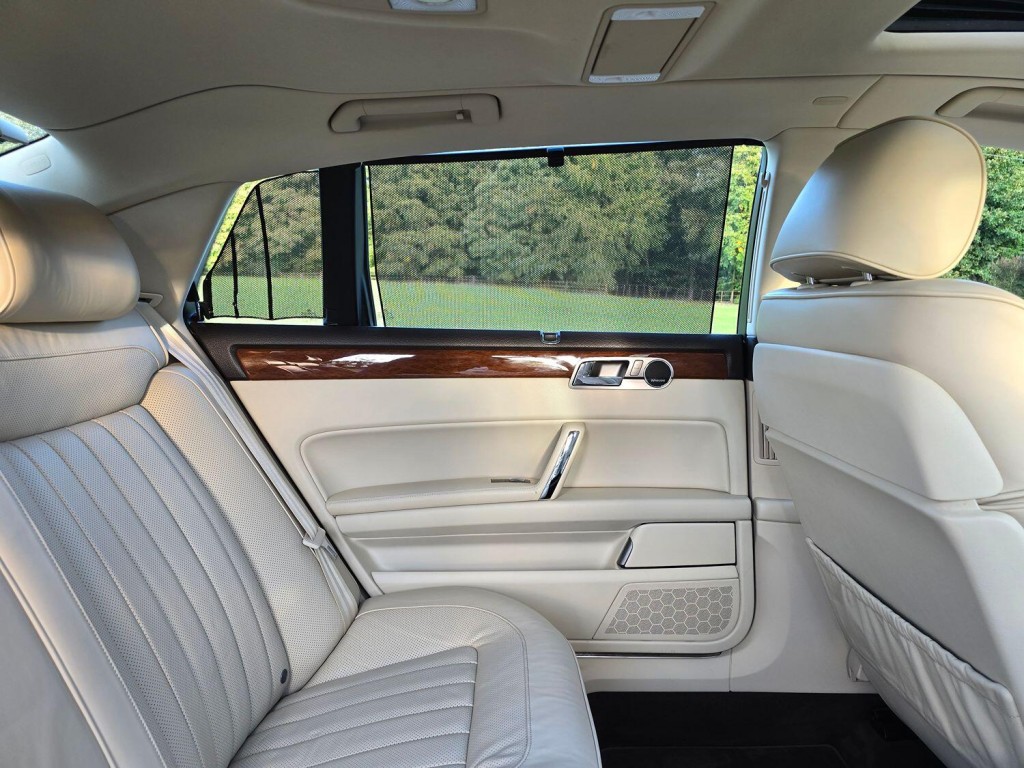 VOLKSWAGEN PHAETON 3.0 TDI CR V6 LWB 4Motion 2012