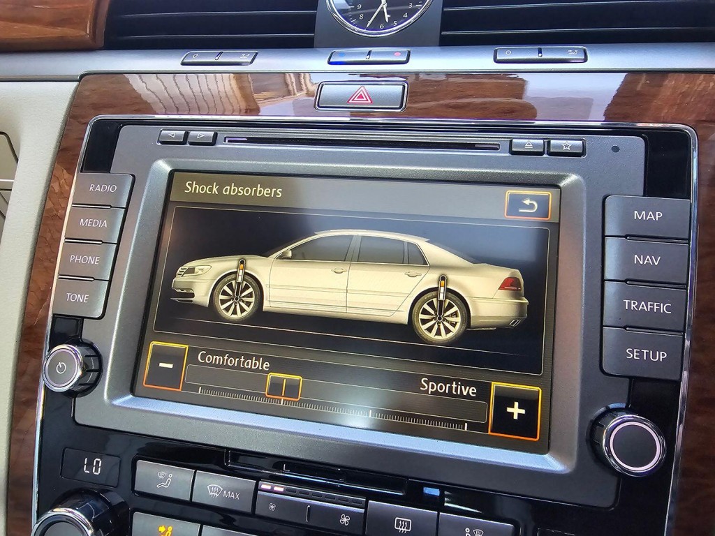 VOLKSWAGEN PHAETON 3.0 TDI CR V6 LWB 4Motion 2012