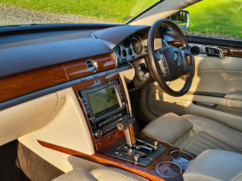 VOLKSWAGEN PHAETON 3.0 TDI CR V6 LWB 4Motion 2012