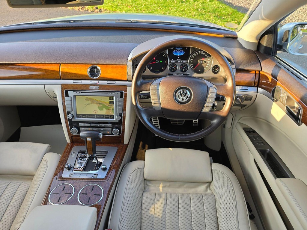 VOLKSWAGEN PHAETON 3.0 TDI CR V6 LWB 4Motion 2012