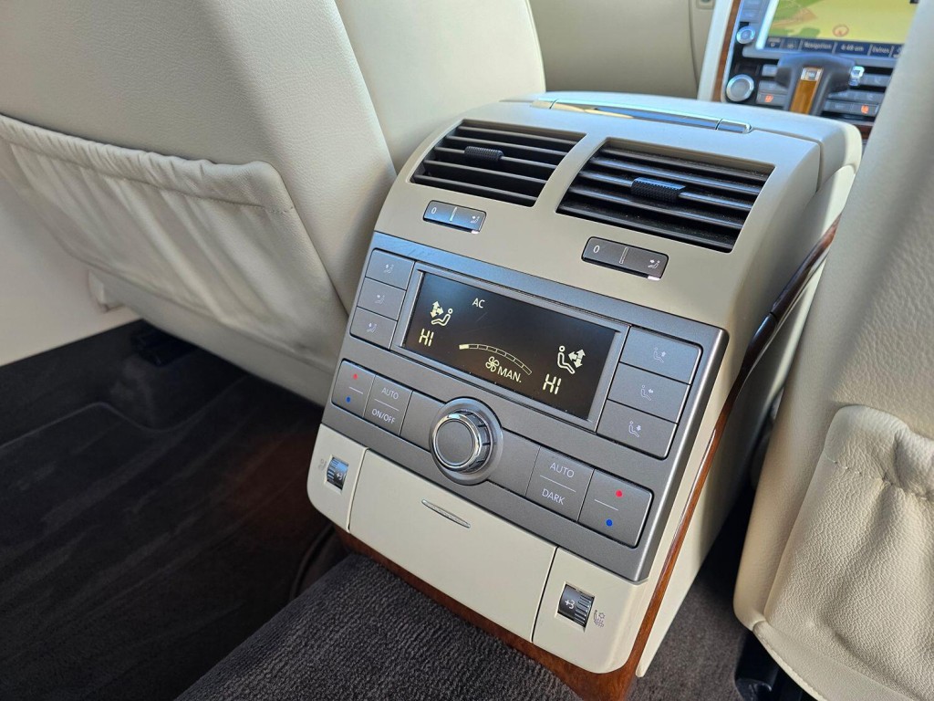 VOLKSWAGEN PHAETON 3.0 TDI CR V6 LWB 4Motion 2012