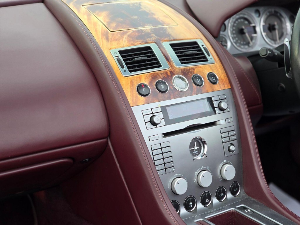 ASTON MARTIN DB9 5.9 2005