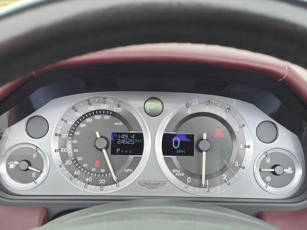 ASTON MARTIN DB9 5.9 2005