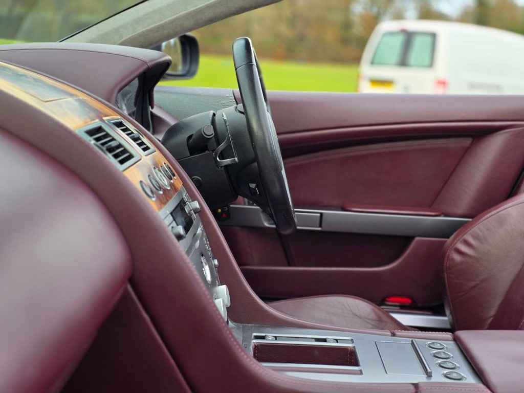 ASTON MARTIN DB9 5.9 2005