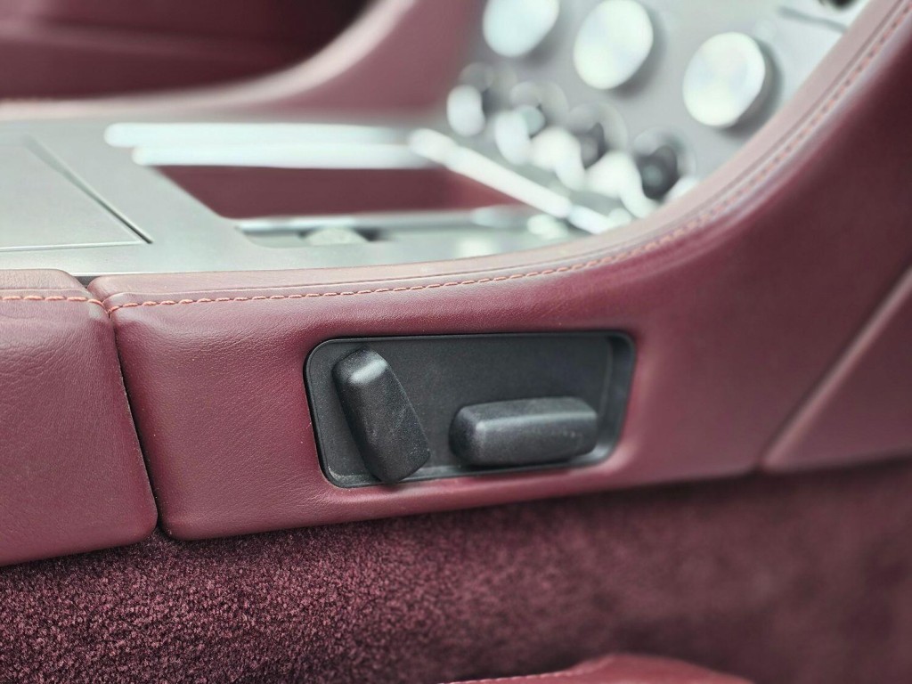 ASTON MARTIN DB9 5.9 2005