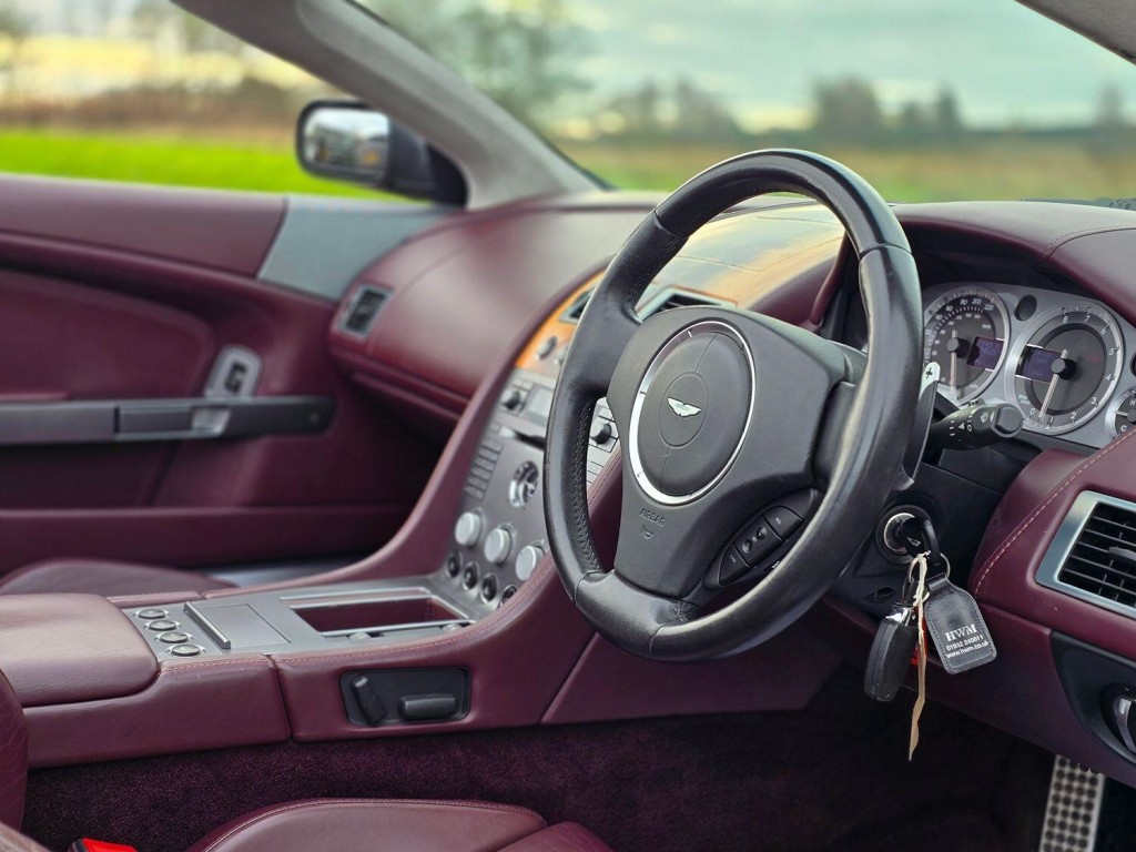 ASTON MARTIN DB9 5.9 2005