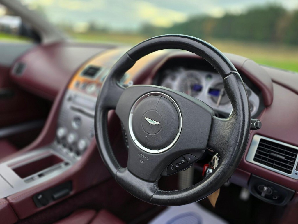 ASTON MARTIN DB9 5.9 2005