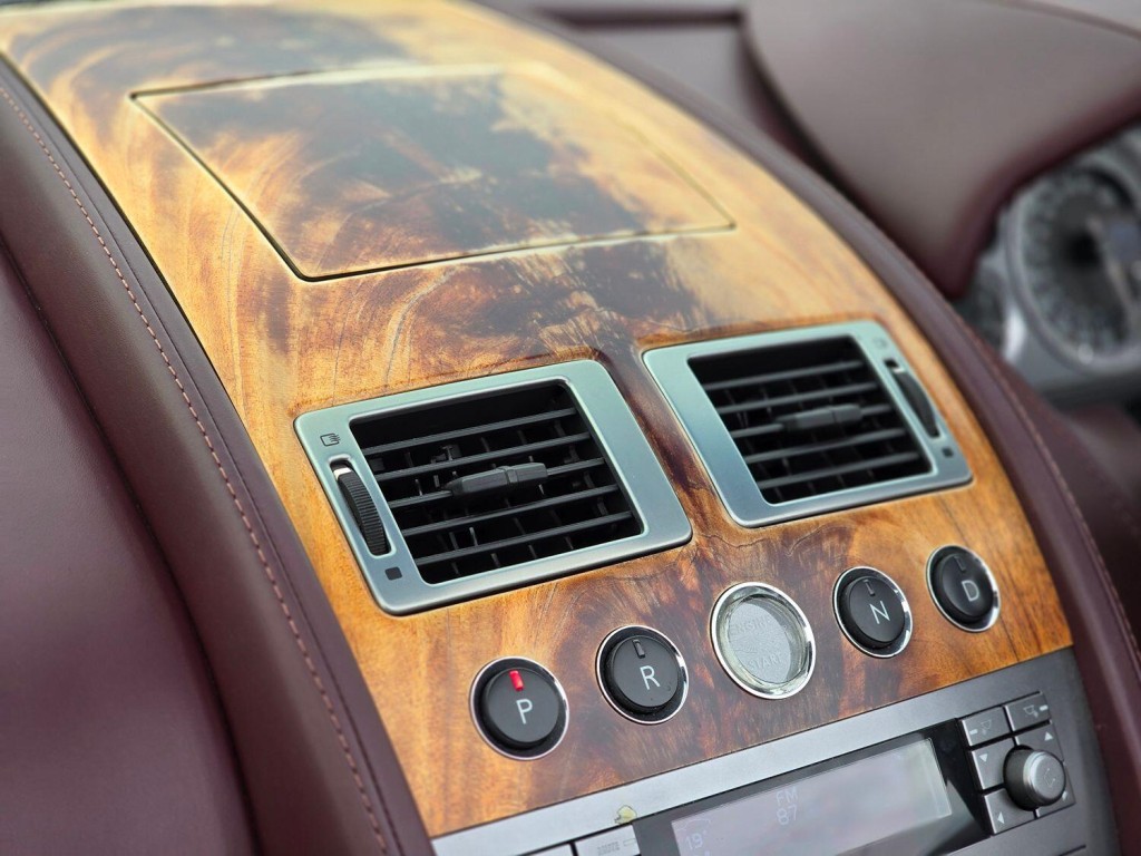 ASTON MARTIN DB9 5.9 2005