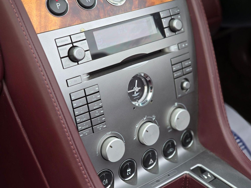 ASTON MARTIN DB9 5.9 2005