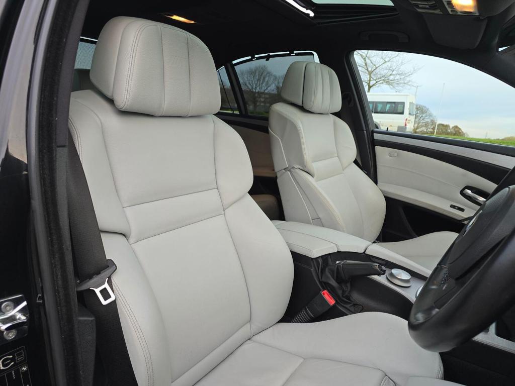 BMW M5 5.0 M5 Saloon 2008
