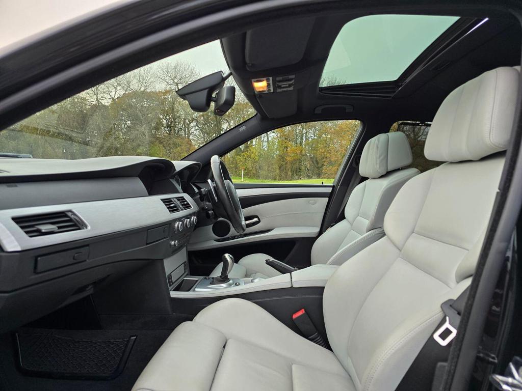 BMW M5 5.0 M5 Saloon 2008