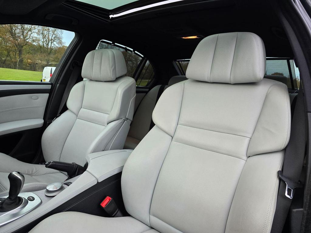 BMW M5 5.0 M5 Saloon 2008