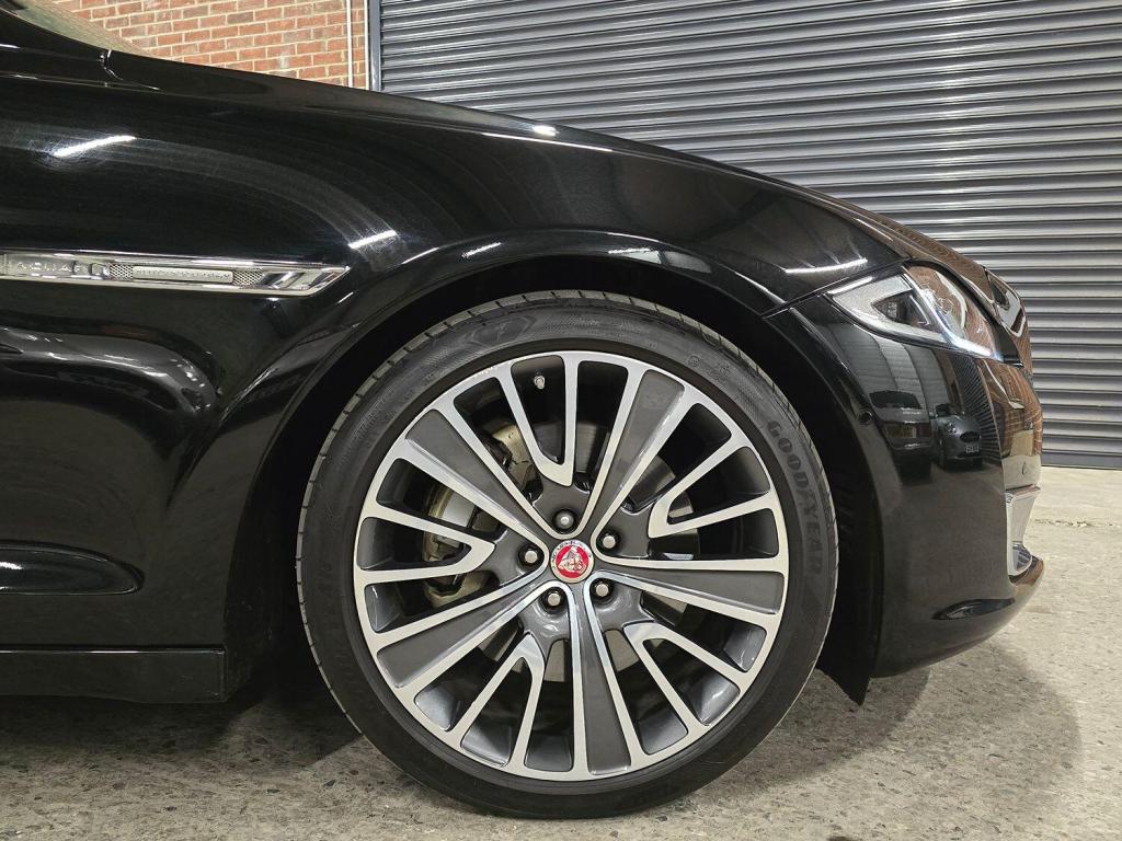 JAGUAR XJ 3.0 d V6 Autobiography 2016