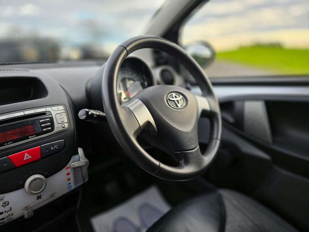 TOYOTA AYGO 1.0 VVT-i Ice 2012