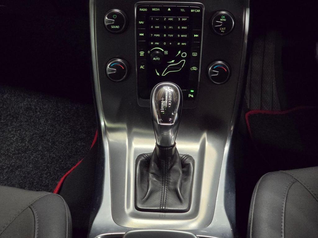 VOLVO V70 1.6 D2 ES 2013