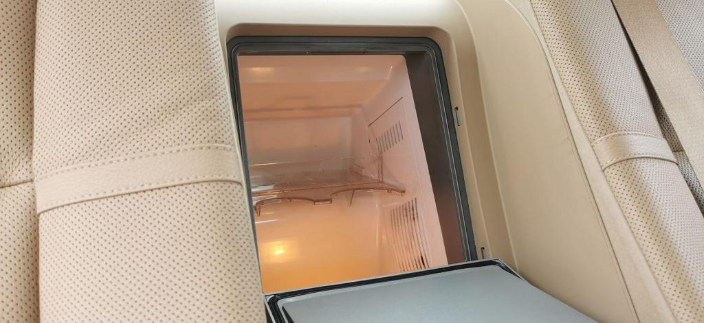 BMW 7 SERIES 6.0 760Li V12 2011