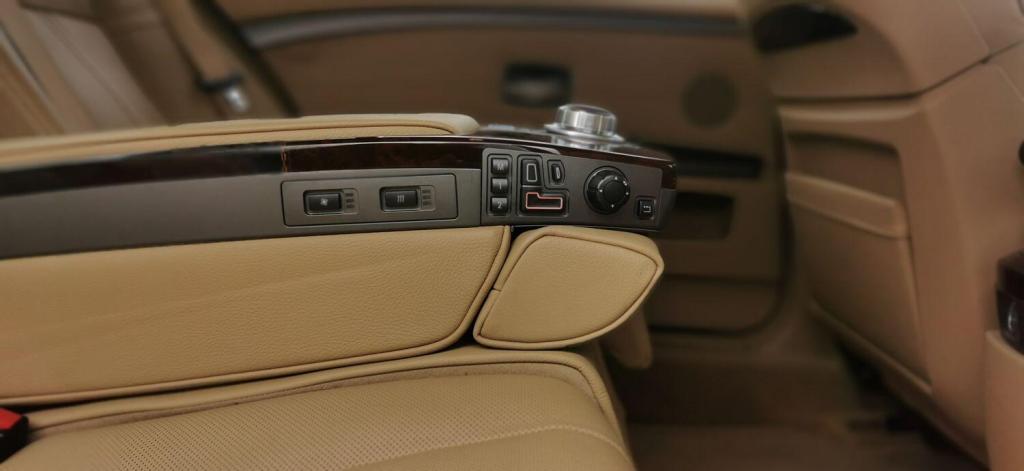 BMW 7 SERIES 6.0 760Li V12 2011