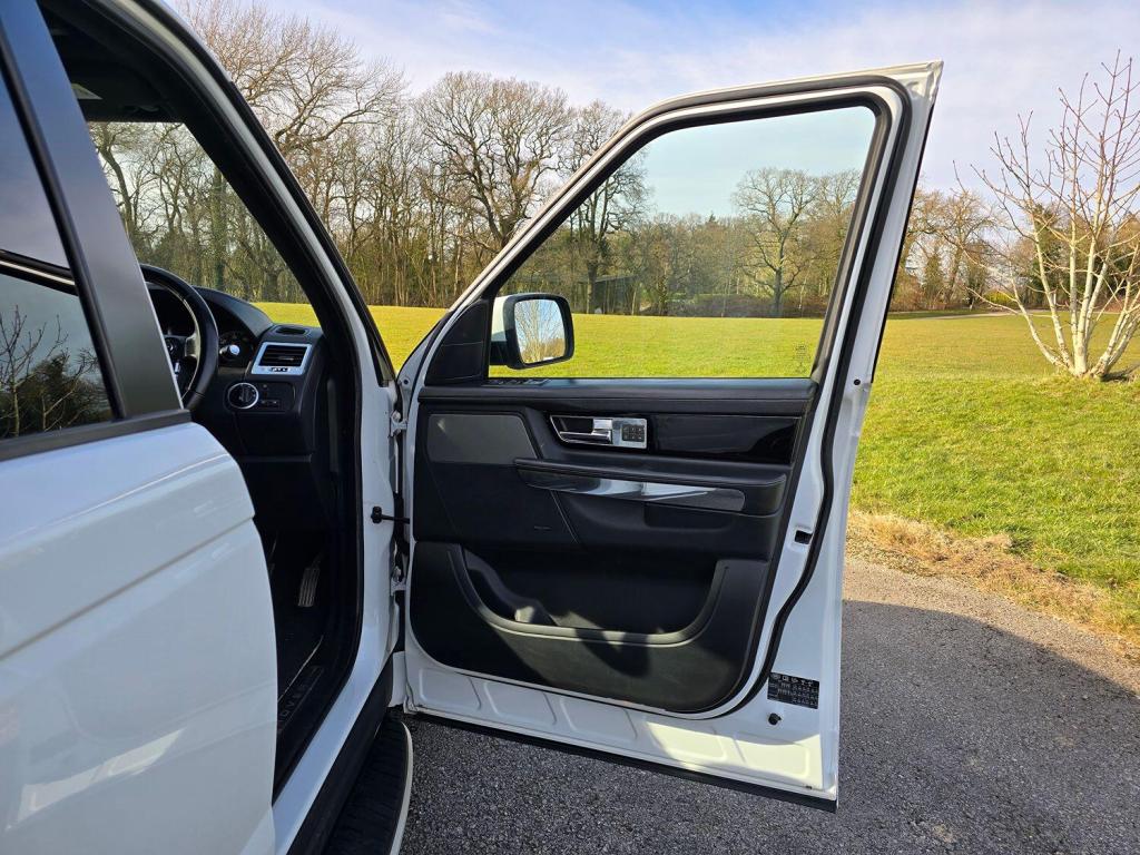 LAND ROVER RANGE ROVER SPORT 3.0 SD V6 HSE Black 2013