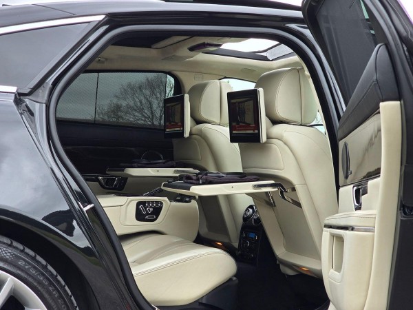 View JAGUAR XJ 3.0 d V6 Portfolio